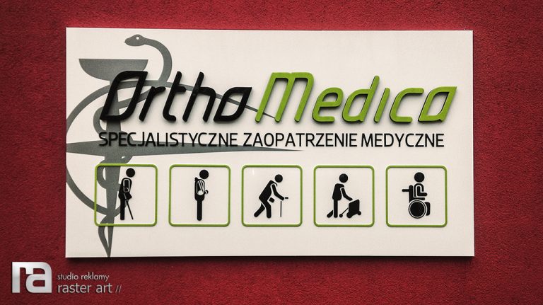 Ortho Medica – tablica z przestrzennymi literami